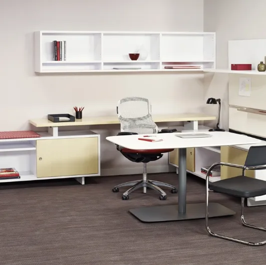 Knoll's Reff Profiles Executive Desk