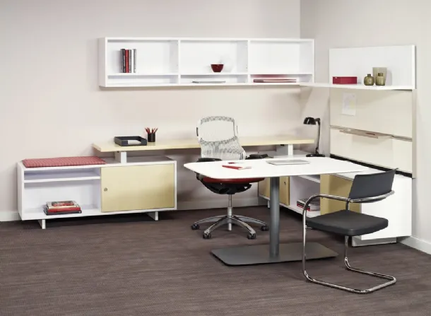 Knoll's Reff Profiles Executive Desk