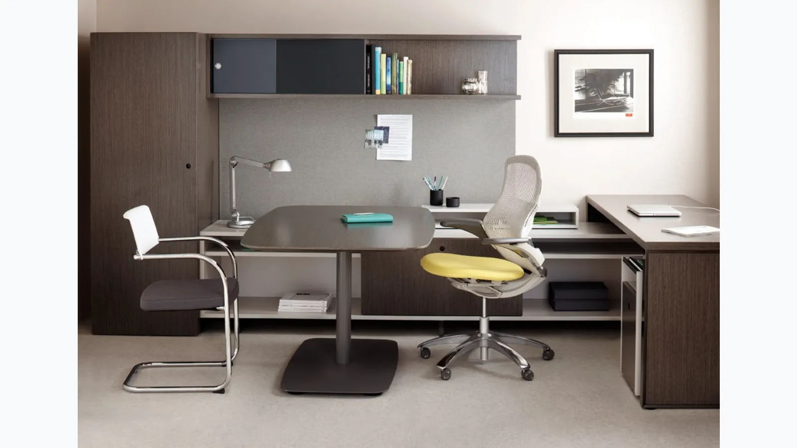 Knoll's Reff Profiles Executive Desk