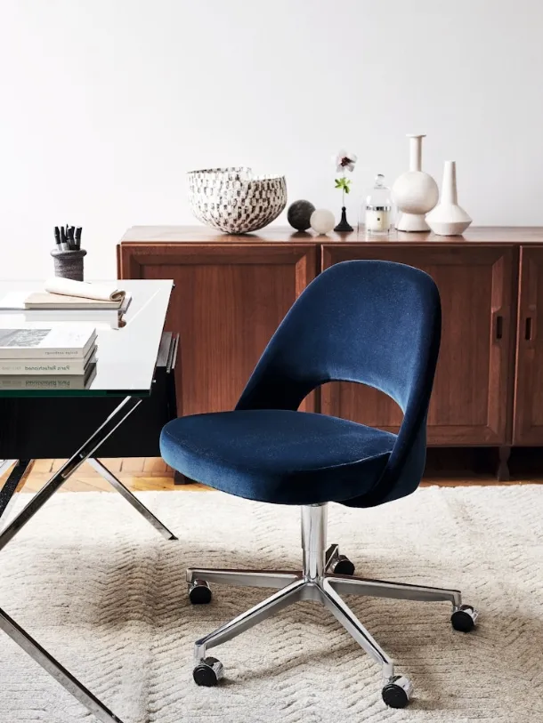 Saarinen Executive Swivel Side Chair by Knoll.