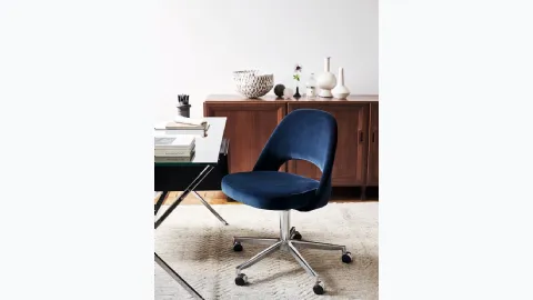 Saarinen Executive Swivel Side Chair by Knoll.