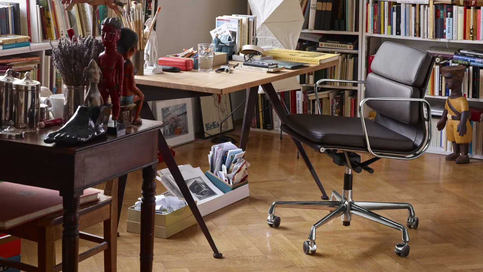 Soft Pad Chairs EA by Vitra Operating Chair