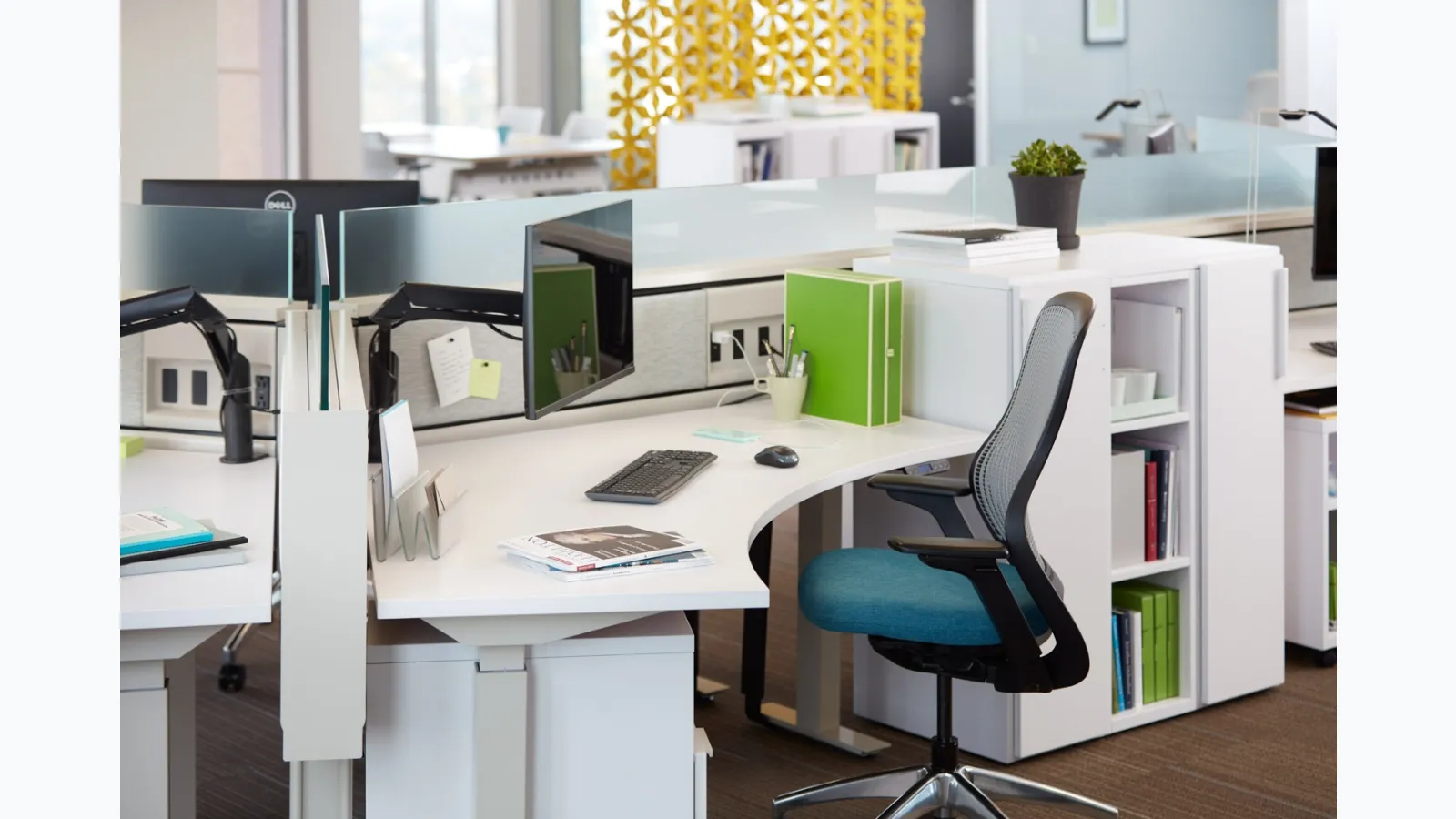 Knoll's Tone Operative Desk