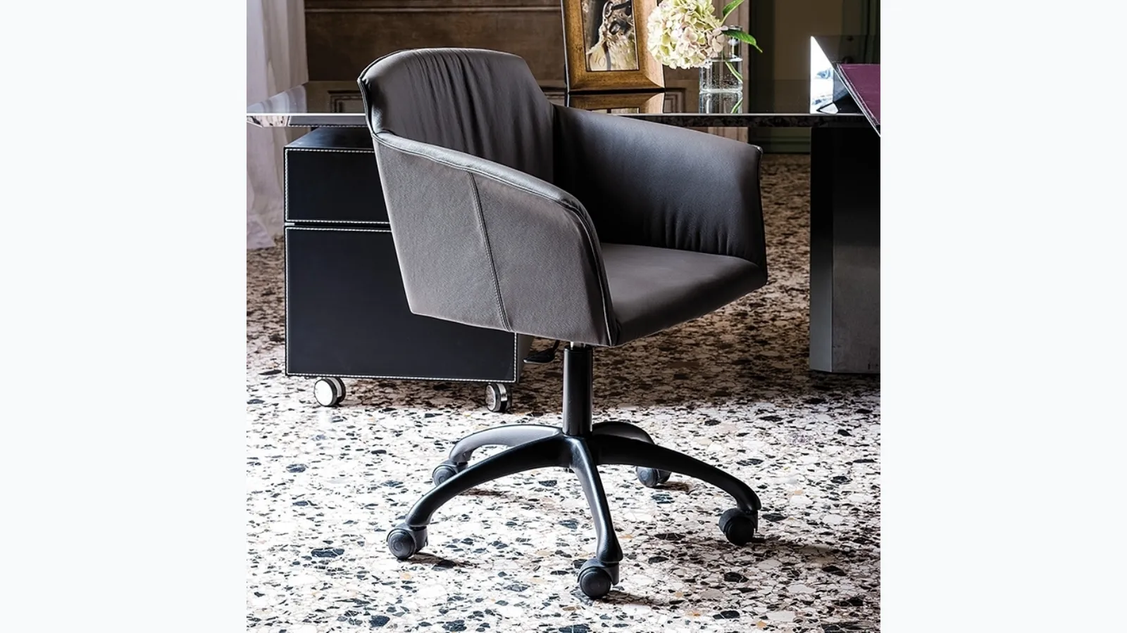 Swivel executive chair Tyler Wheels by Cattelan Italia.