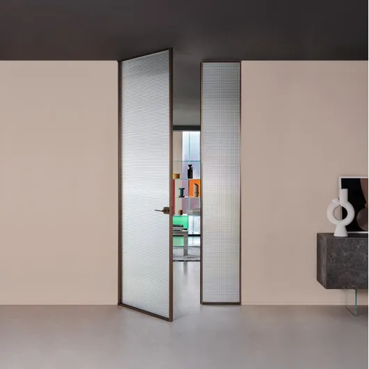 Flush-mounted Sherazade Double Swing internal door in glass with Plain aluminum frame by Glas Italia