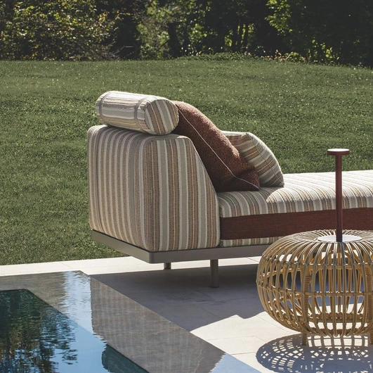 Atlas outdoor sunbed by Flexteam