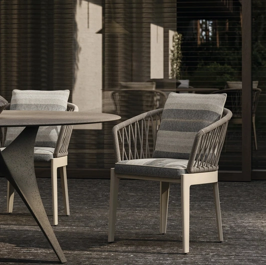 Chelsea Chair by Molteni & C