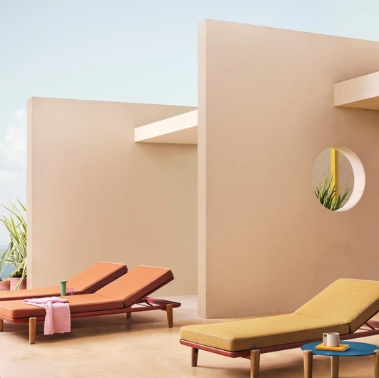 Sun lounger Fibra in aluminum and teak by Pedrali