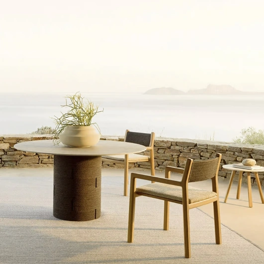 Gianna round table in HPL by Varaschin