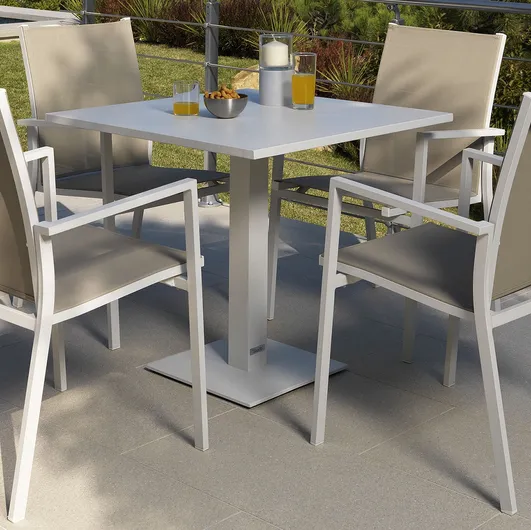 Maiorca chair in aluminum and textilene by Talenti.
