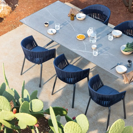Rectangular table with porcelain stoneware top Moai by Fast.