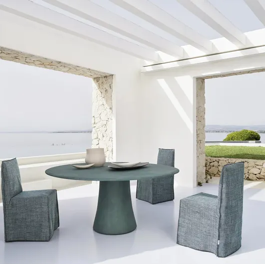 Noa table in spatulated resin by Gervasoni.