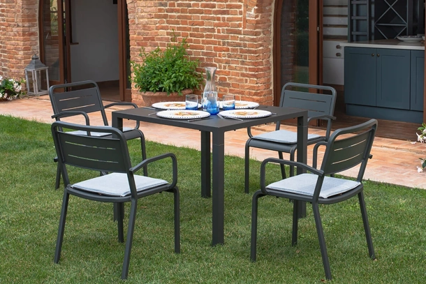 Nova Table in steel by Emu
