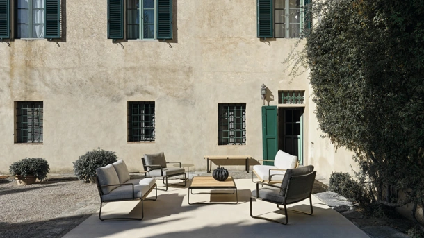 Phoenix outdoor furniture in polypropylene rope by Molteni & C