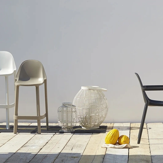 Chair and stool Più for outdoor in recyclable technopolymer by Scab Design.