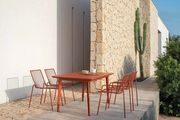 Plus 4 extendable steel table by Emu