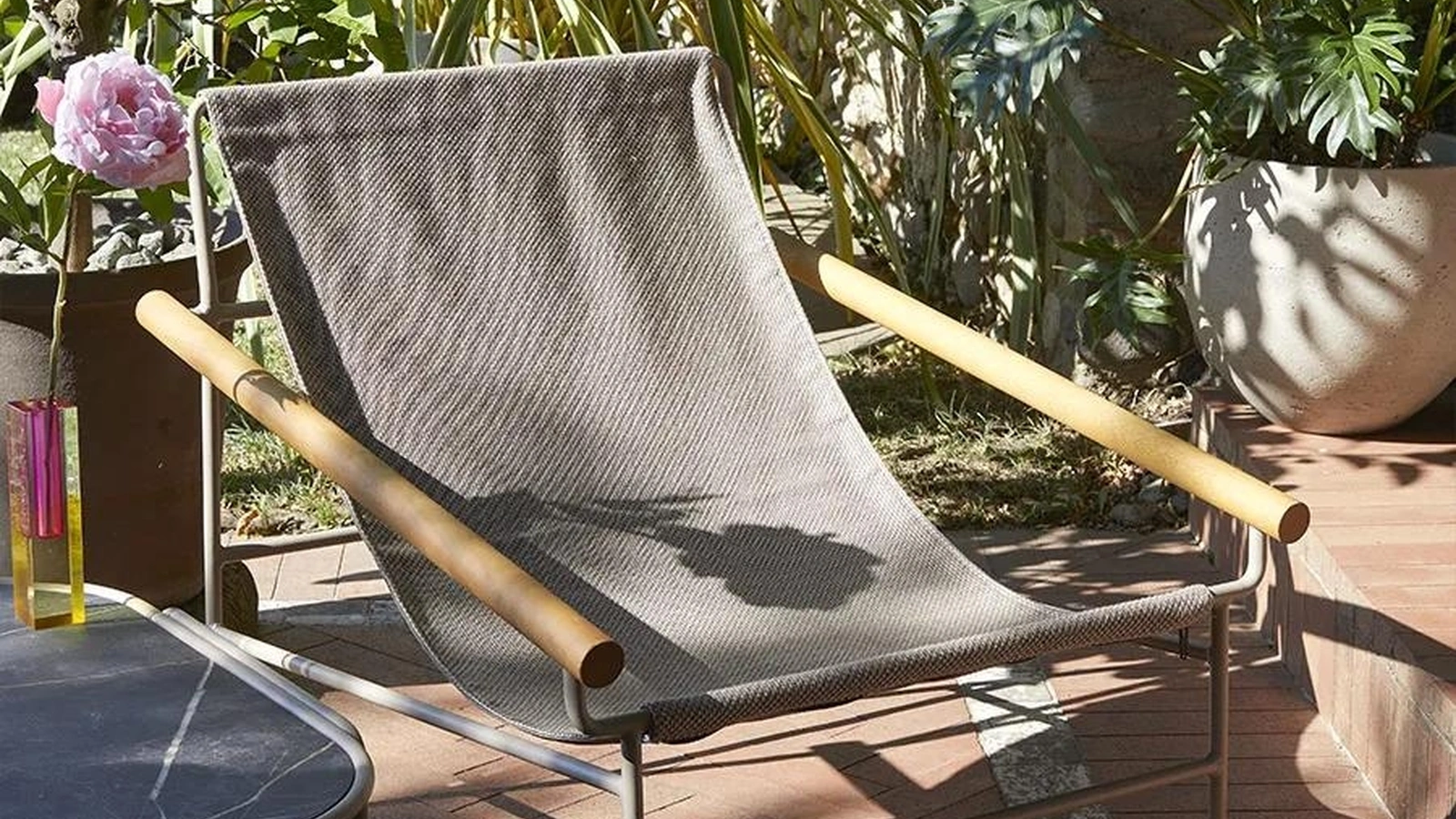 Dress Code Smart Sunbed by Scab Design