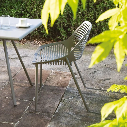 Painted aluminum chair Niwa by Fast.