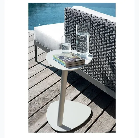 Smart aluminum coffee table by Ethimo