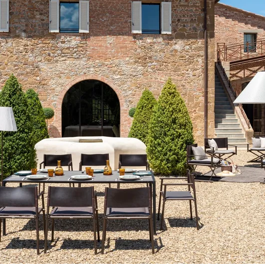 Table in stoneware and Terramare chairs by Emu