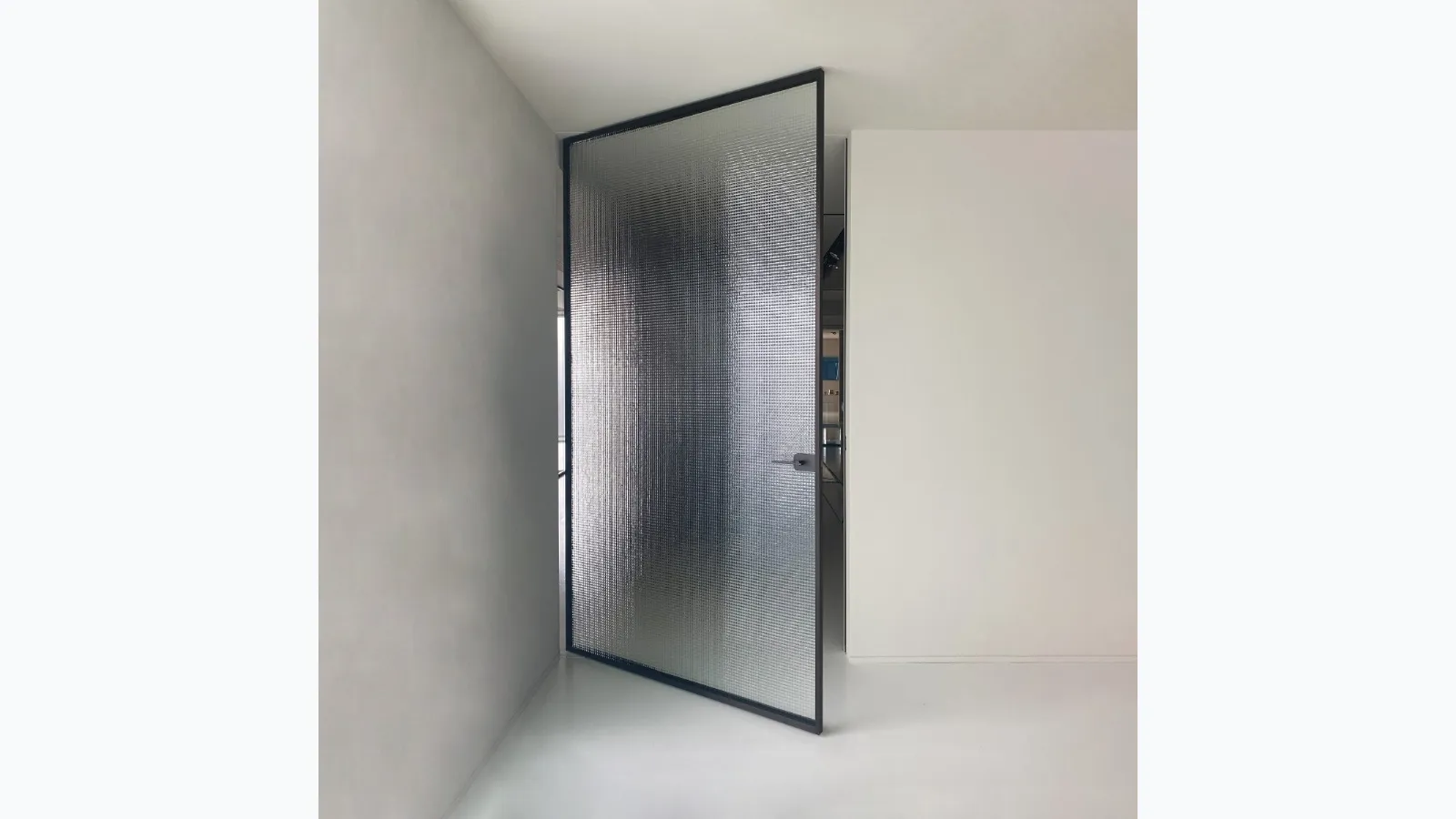Sherazade Pivot Plain interior door by Glas Italia
