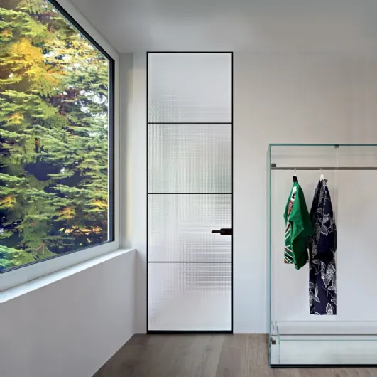 Sherazade Swing Plain Plus internal door in glass with aluminum frame by Glas Italia.