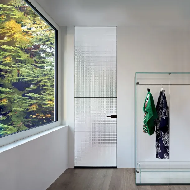 Sherazade Swing Plain Plus internal door in glass with aluminum frame by Glas Italia.